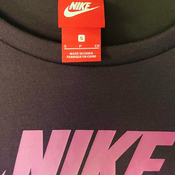 Nike Women’s long sleeve pullover. Size small. Dark purple/plum with pink logo. - Picture 4 of 4